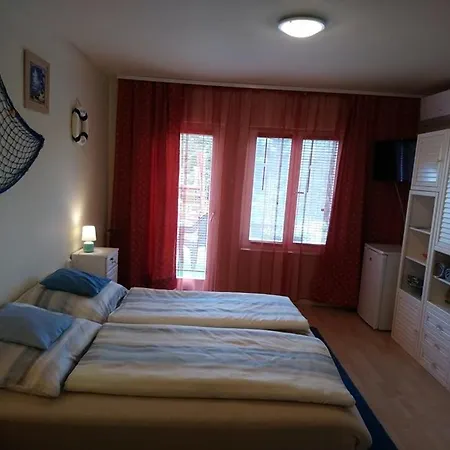 Liliana Vendeghaz Homestay Balatonfuzfo